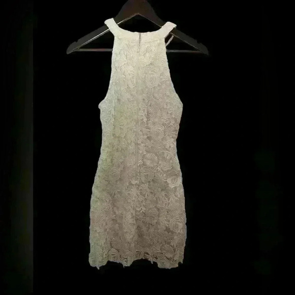 Lulu’s White lace Dress. Size XS - Picture 5 of 7
